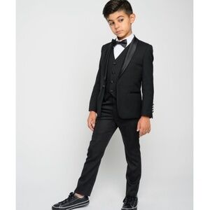 Boys size 5 suit